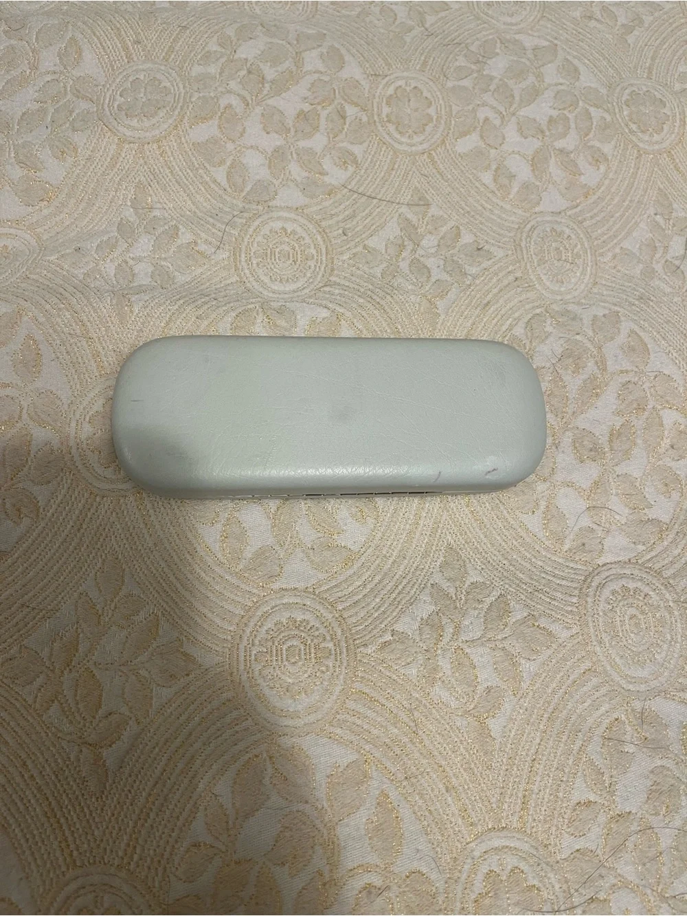 JILL STUART Light Cream Eyeglass Case